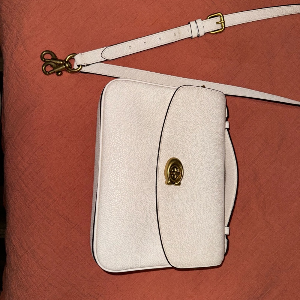 Coach Cassie 19 Crossbody (Chalk) Style:68348